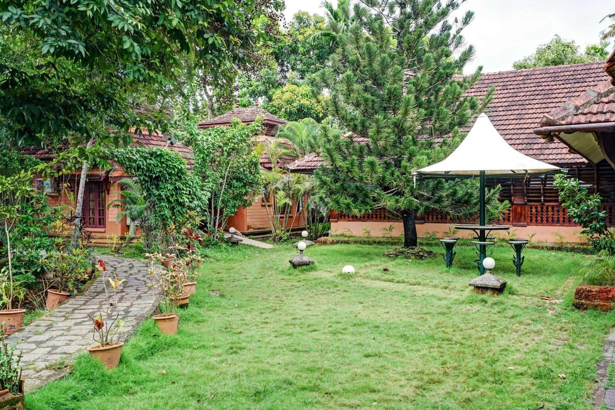 Palette - Pagoda Resorts Alappuzha Luaran gambar